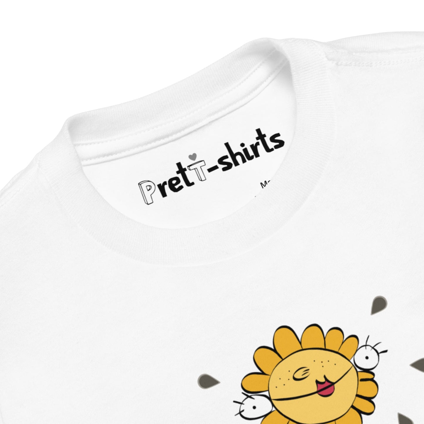 Detalle del cuello y etiqueta interior de la camiseta blanca de algodón orgánico certificado. Mr Sun&Flower Power, personaje de PretT-shirts.